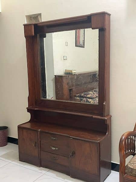 Dressing table 0