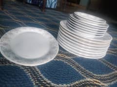 dinner plats set