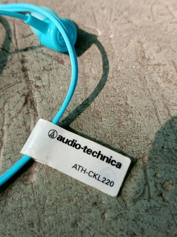 Audio-Technica ATH-CKL220 Inner Ear Headphone 3