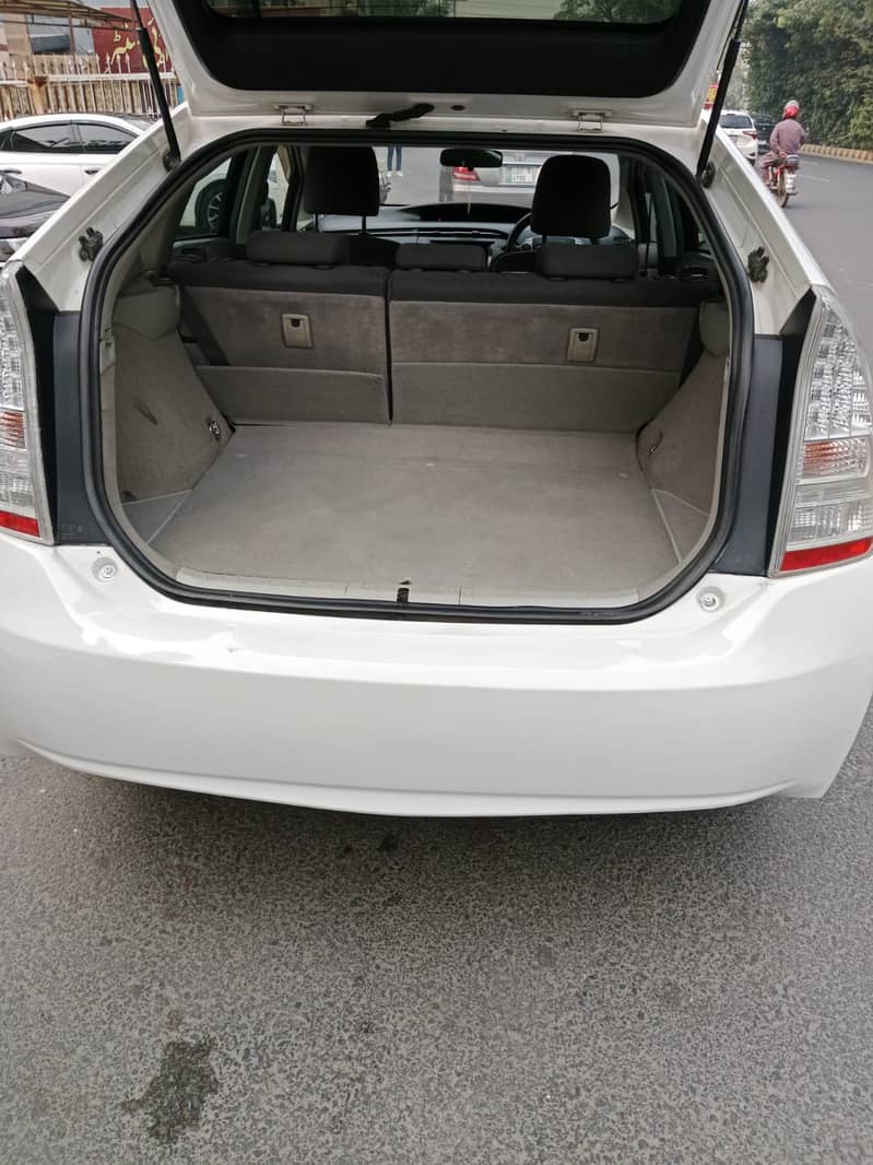 Toyota Prius 2011 10