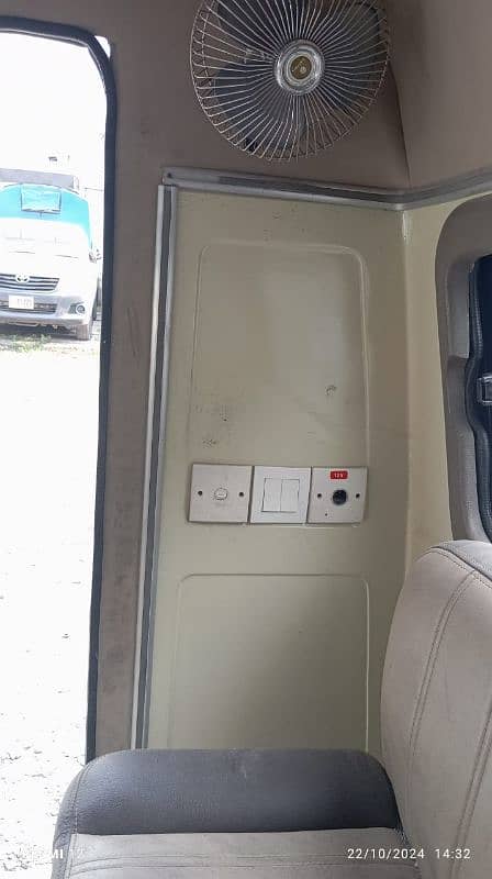 Hyundai Porter Cabin 5