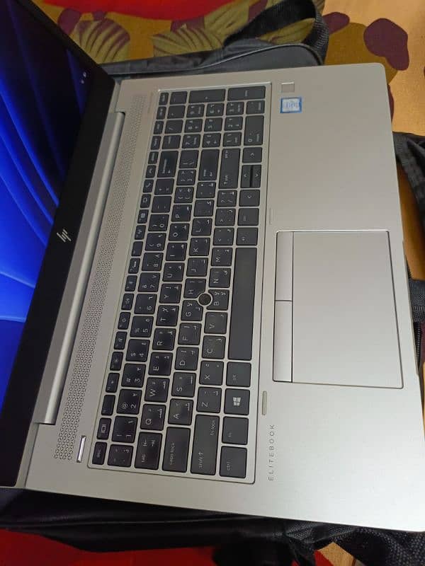 hp elite book important laptop blkul new condition mai hai i7 8th gent 1