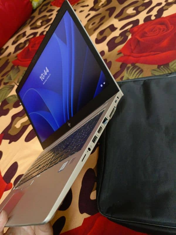 hp elite book important laptop blkul new condition mai hai i7 8th gent 3