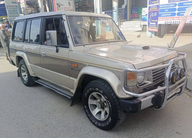 Mitsubishi Pajero 1989 3