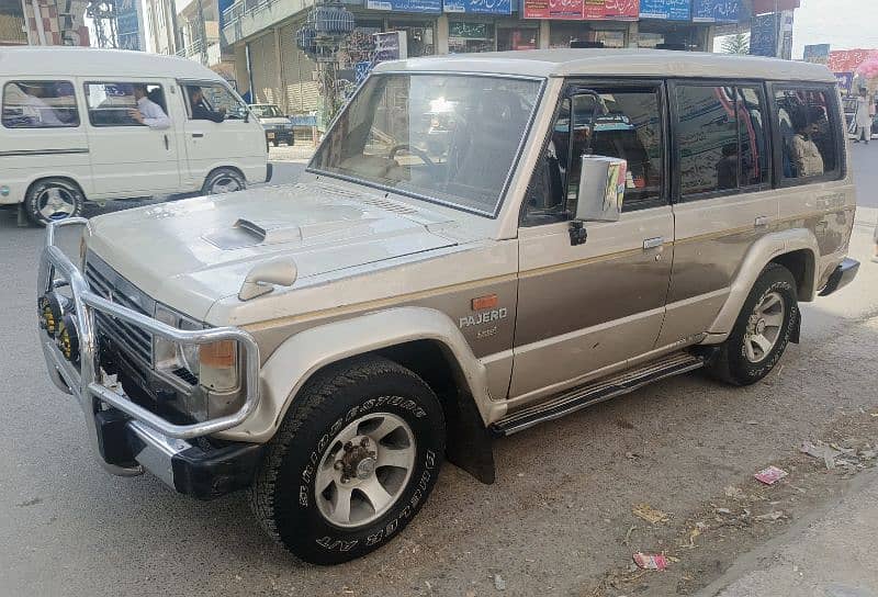 Mitsubishi Pajero 1989 7