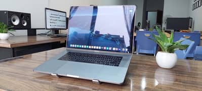 MacBook Pro 2017 16'' i7 16gb RAM 512gb ssd new condition