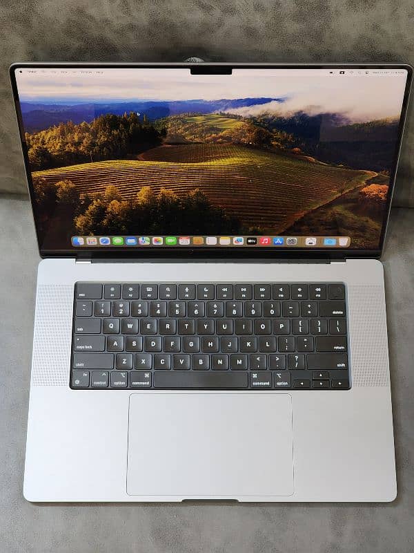 MacBooK Pro M2 2023 16GB 512 GB 16 inches 3