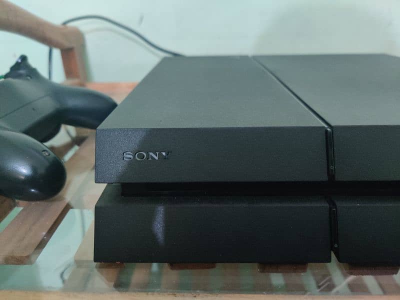 PS4 1200 model zero meter jail break ke sath 4tb 56 gamon ke sath 1