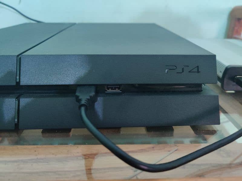 PS4 1200 model zero meter jail break ke sath 4tb 56 gamon ke sath 2