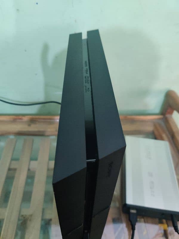 PS4 1200 model zero meter jail break ke sath 4tb 56 gamon ke sath 3