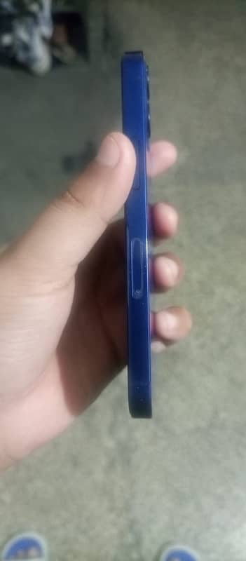 iphone 12 mini 4