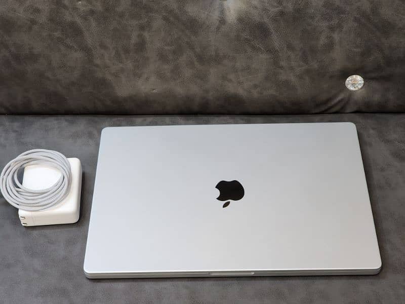 MacBook M1 pro 2021  16GB 512GB 16 inches 0