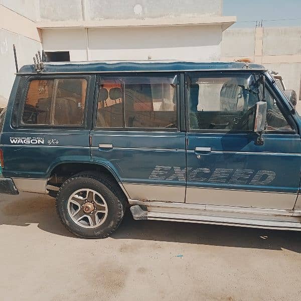 Mitsubishi Pajero 1989 3