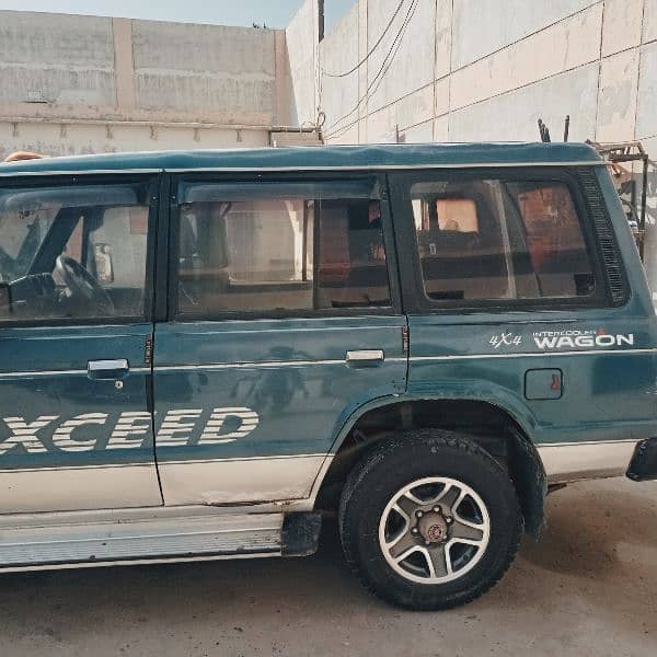 Mitsubishi Pajero 1989 5