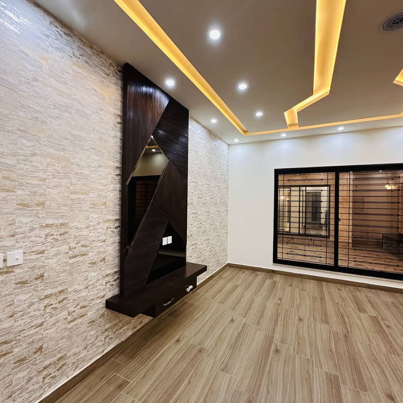 1 Kanal Modern Bungalow With Swimming Pool Available For Sale In Johar Town 18