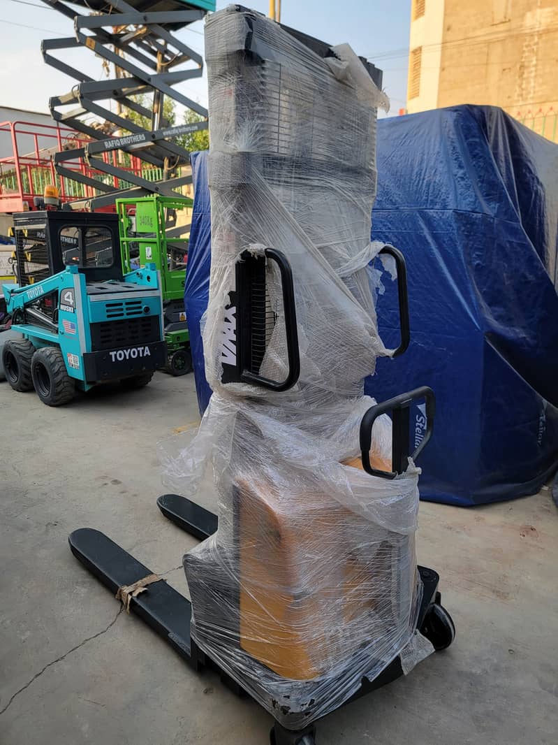 Brand New 1.5 Ton & 3.5 Meter Semi Electric Stacker Lifter Forklift 8