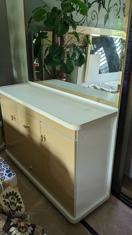 White and brown acrylic furniture new condition 5