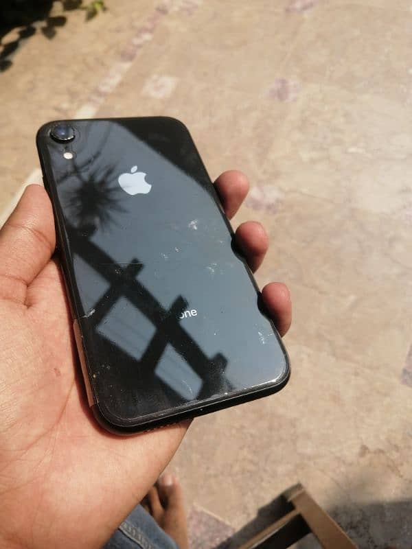 iphone XR 128 gb JV condition achi ha 4