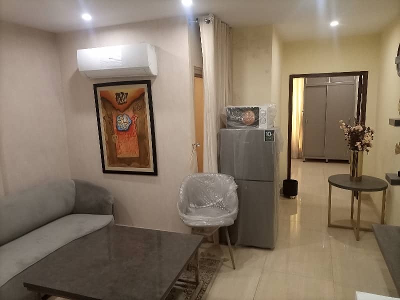 A BEAUTIFUL LIKE NEW LUXURY STYLISH FLAT FOR RENT ON VIP LOCATION CLOSE TO PARK IN BAHRIA TOWN LAHORE 6