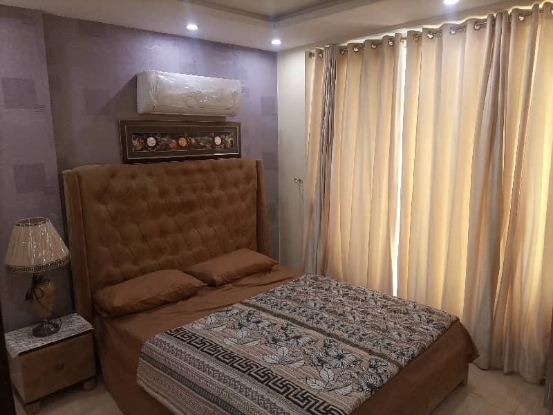 A BEAUTIFUL LIKE NEW LUXURY STYLISH FLAT FOR RENT ON VIP LOCATION CLOSE TO PARK IN BAHRIA TOWN LAHORE 7