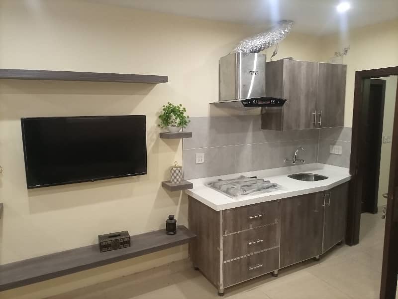 A BEAUTIFUL LIKE NEW LUXURY STYLISH FLAT FOR RENT ON VIP LOCATION CLOSE TO PARK IN BAHRIA TOWN LAHORE 10