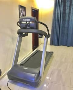 Treadmill cybex