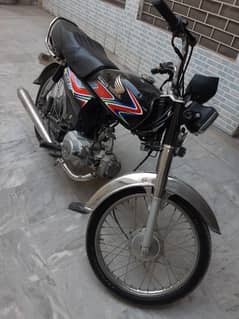 Honda 70 ( motorcycle ki file nhi hy ) final price 680000