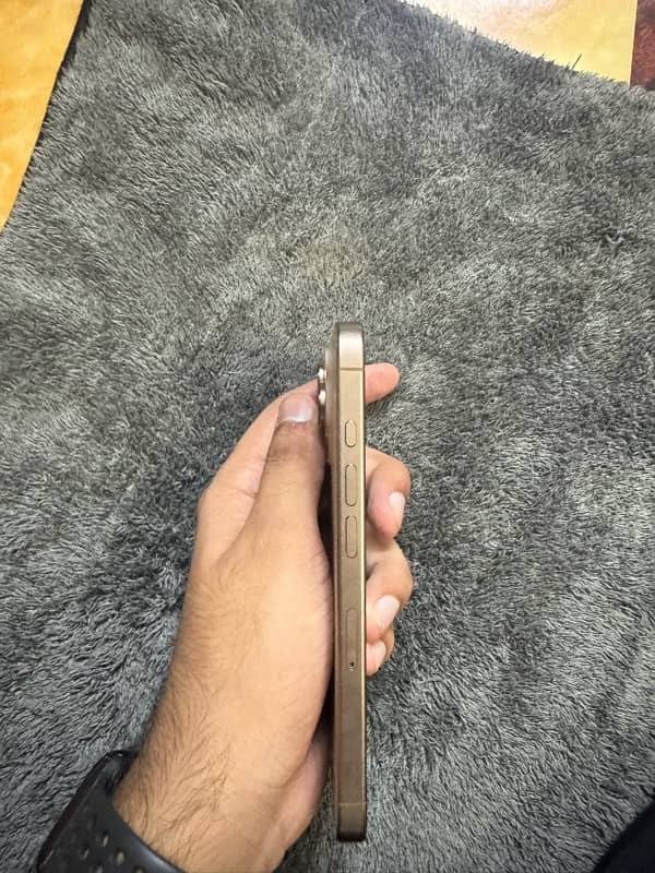 iphone 16 pro locked 2