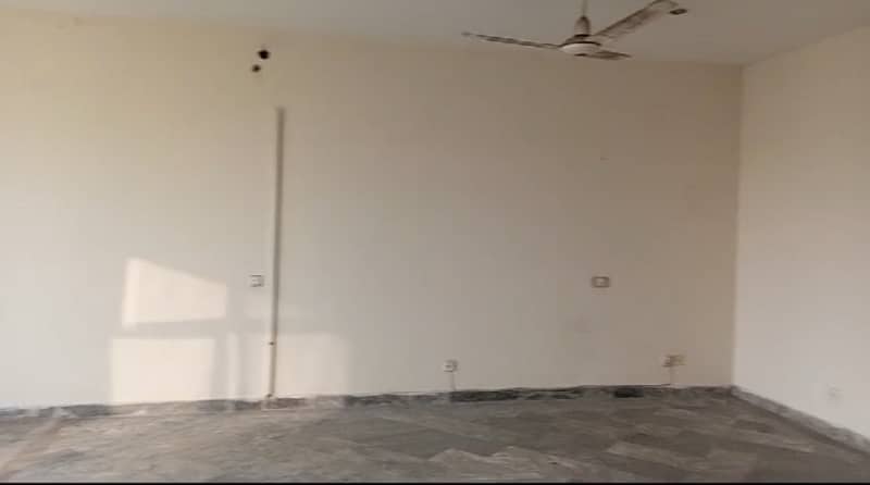 4 Marla 2nd Floor Office For Rent In DHA Phase 1,Block K, Lahore. 6