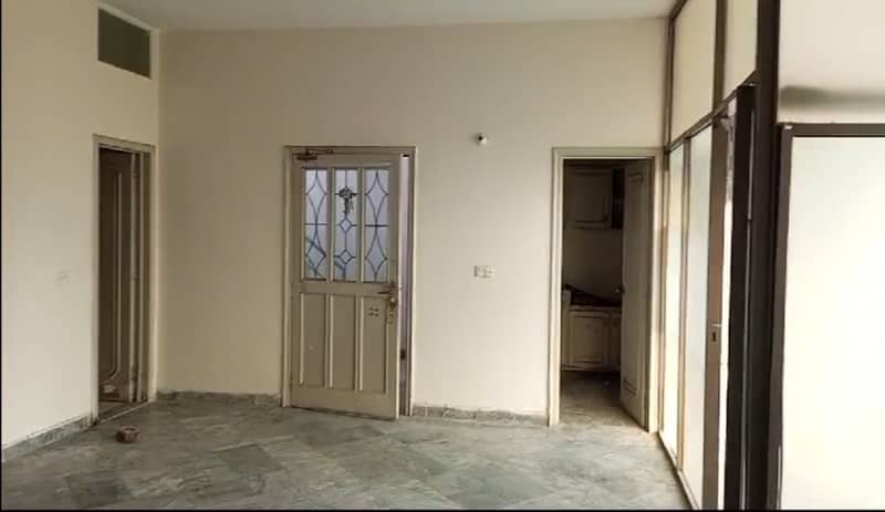 4 Marla 2nd Floor Office For Rent In DHA Phase 1,Block K, Lahore. 8