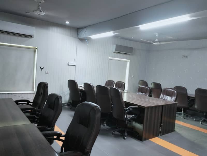 Spacious hall ideal for I T Company , training venue and call center 3