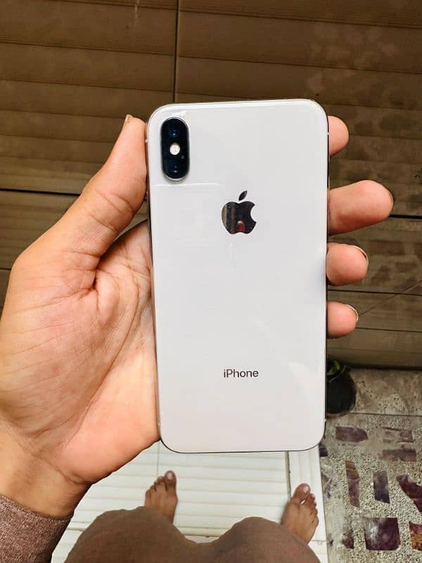 I phone x 256gb condition10by10 all parts. original hai koi b fault ni 0