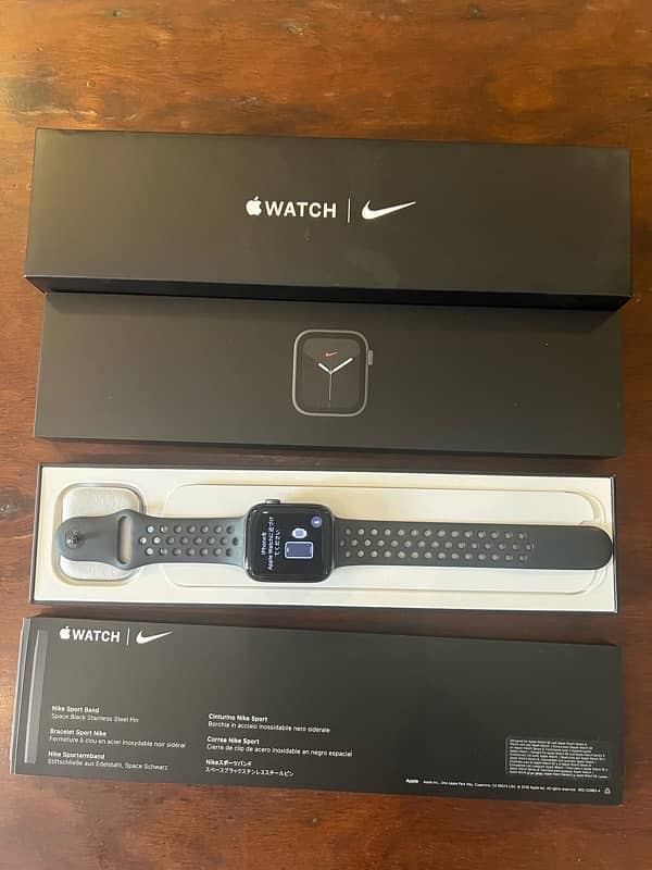 Apple Watch series 6, aluminum case with black nike sports band 1