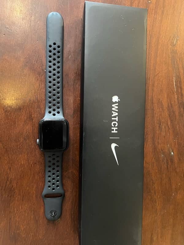 Apple Watch series 6, aluminum case with black nike sports band 3