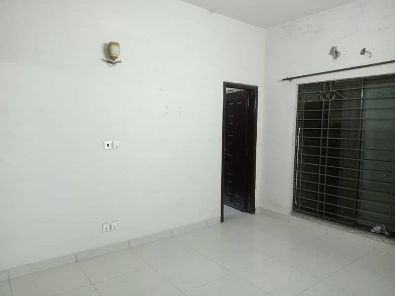 10 Marla Portion For Rent In Paragon City Lahore 0