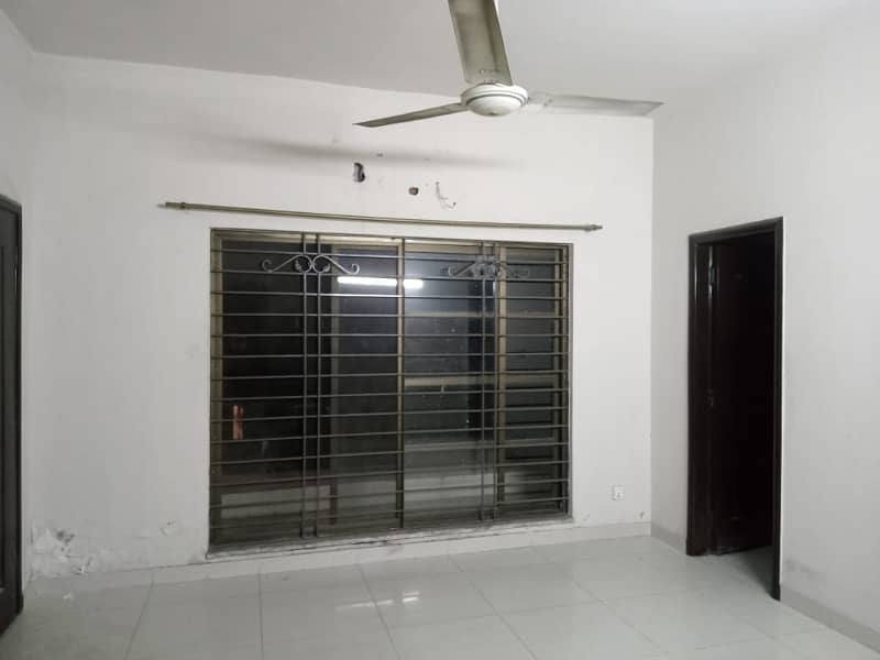 10 Marla Portion For Rent In Paragon City Lahore 8