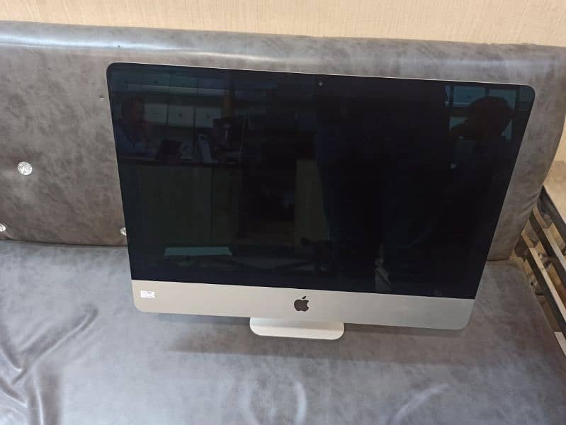 iMac 2019 i5 4GB card 21.5" 4K retina 1