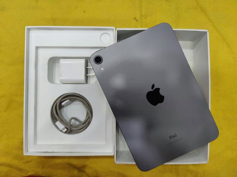 iPad mini 64gb , with original box and charger 1