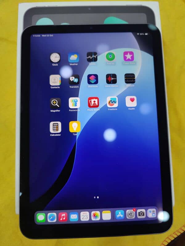 iPad mini 64gb , with original box and charger 2