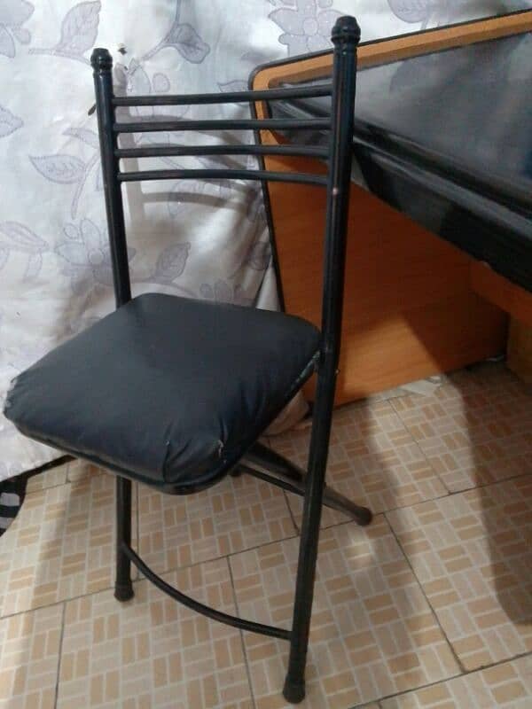 new condition Ma study table 3 folding chairs are available 6