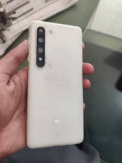 AQUOS R5