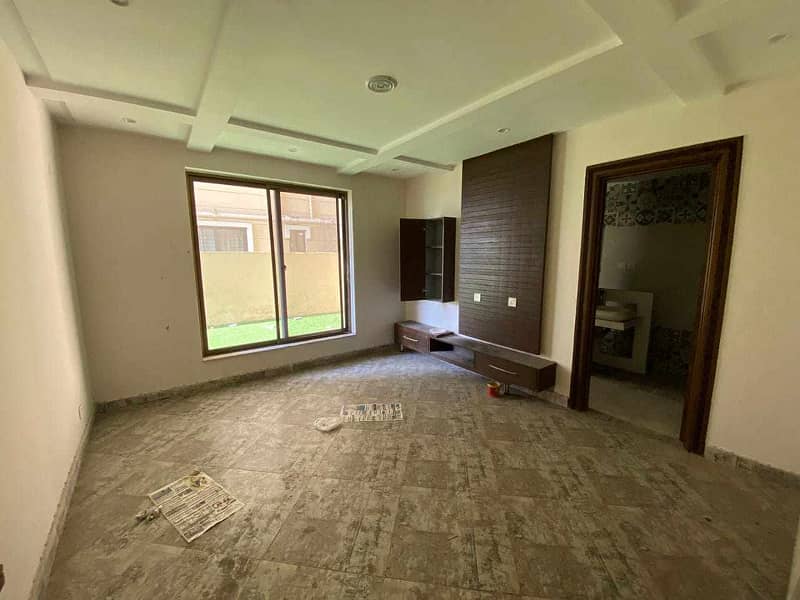 3 Bed Apartment For Sale at Reasonable Price Facing Park 13