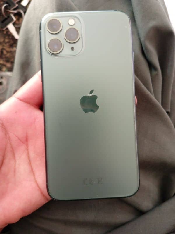 iphone  11 pro 4