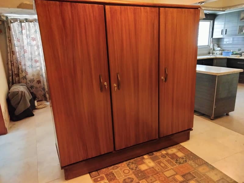 3 Panel cupboard 2