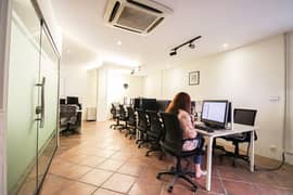 Fully independent furnished office for rent with services