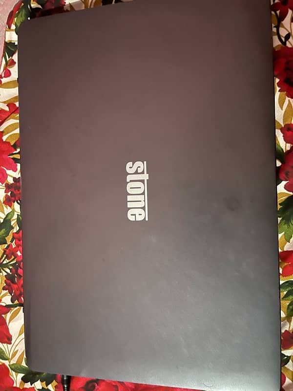 Stone laptop 12 gb ram 256 gb storag  10/10 1