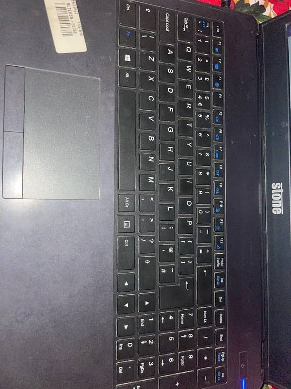 Stone laptop 12 gb ram 256 gb storag  10/10 3