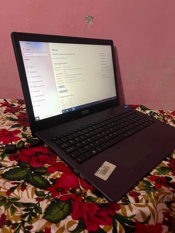 Stone laptop 12 gb ram 256 gb storag  10/10 5