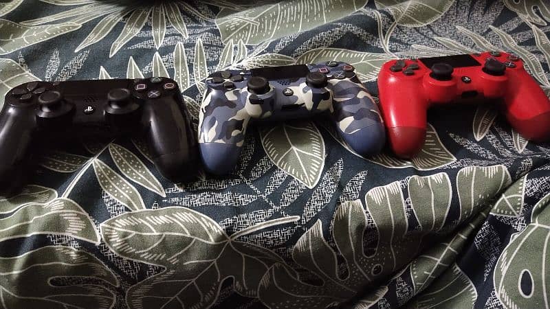 Playstation 4 pro with 3 controllers 3