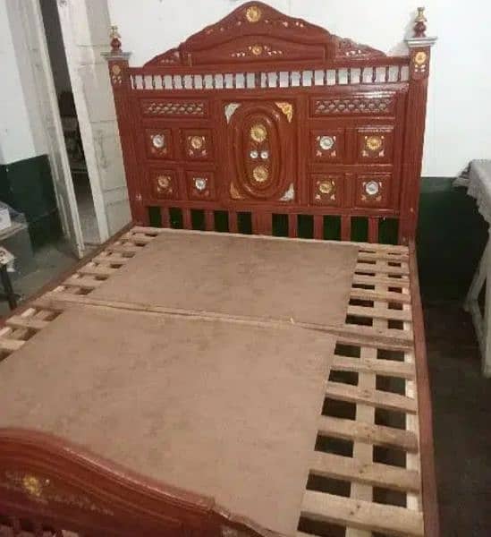 taali wooden bed almost new less used 3